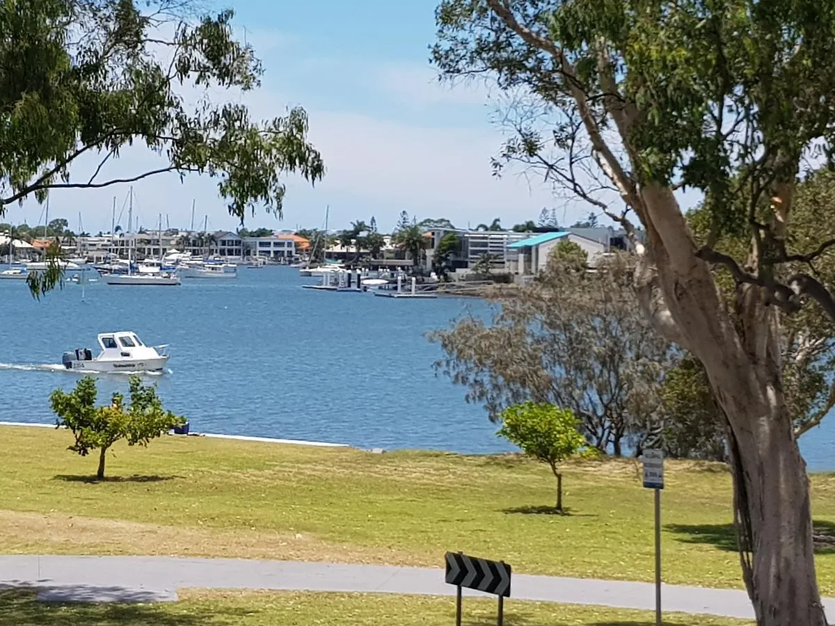 Excellsior Apartments Mooloolaba 4*,